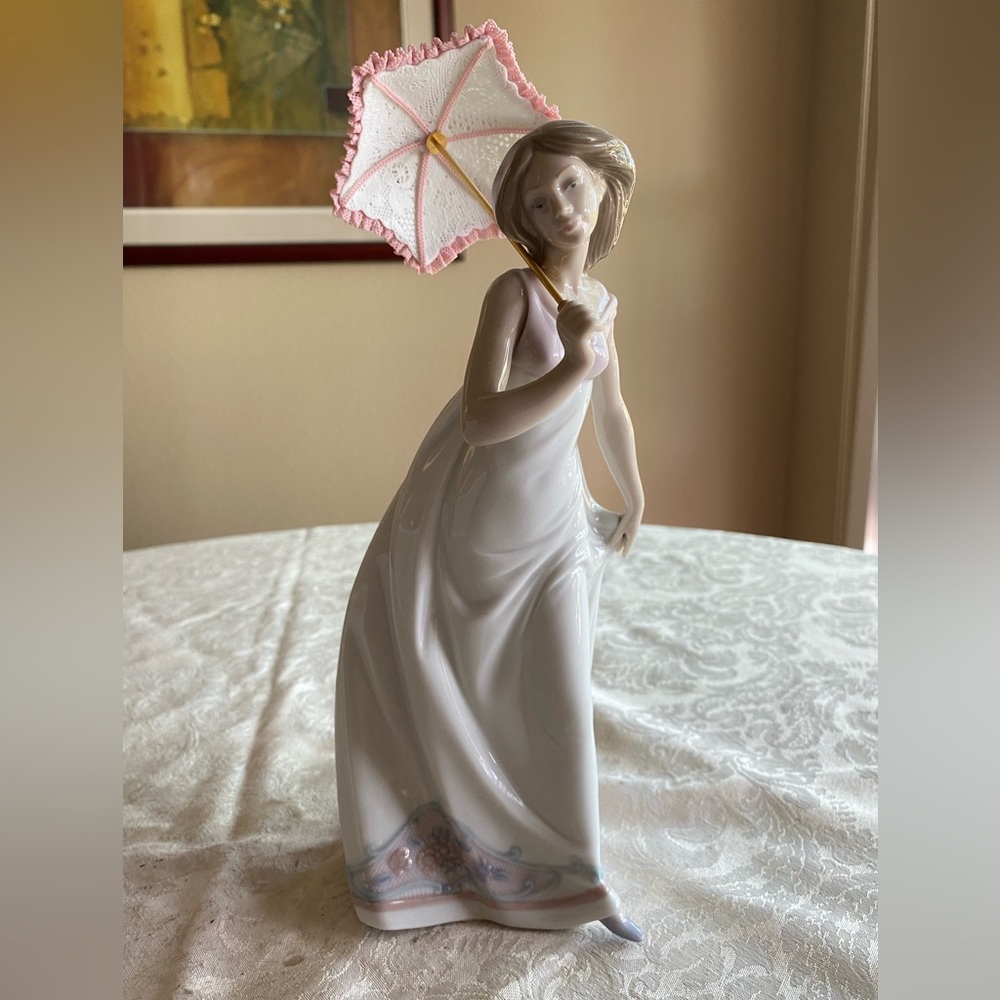 RETIRED 1995 AFTERNOON PROMENADE LLADRO PORCELAIN FIGURINE-Item#01007636